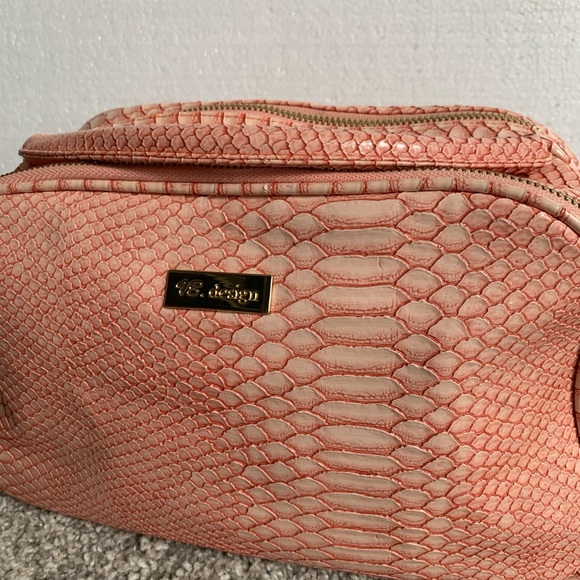 Pink Faux Snake Skin Large Cosmetic Travel Bag - Picture 4 of 8